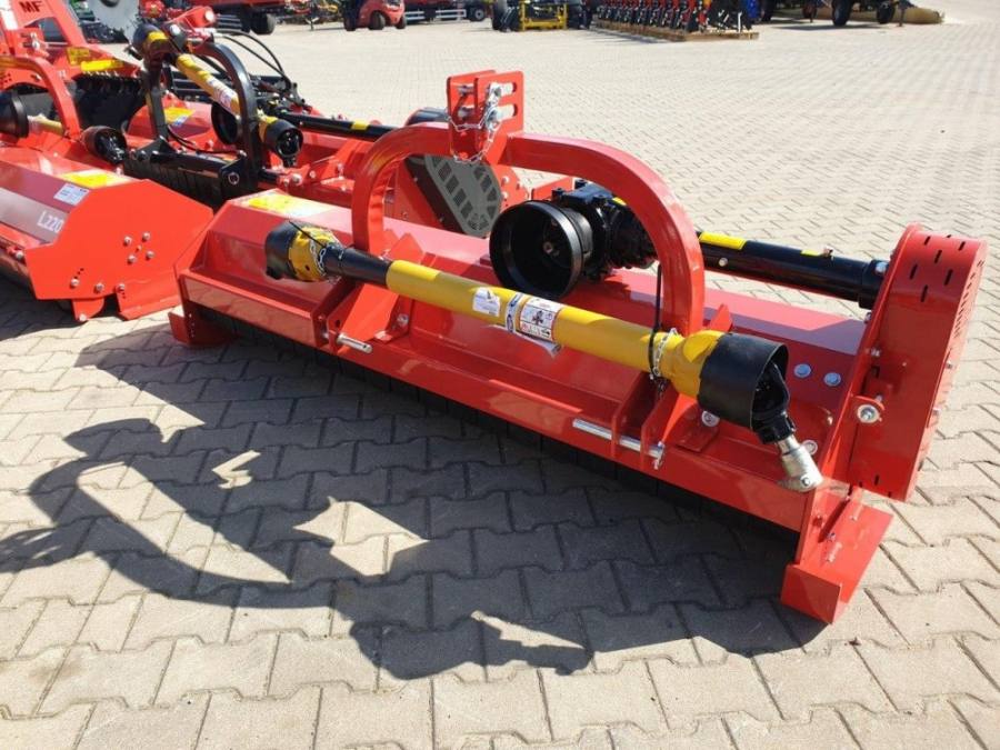 Косилка мульчерная Metal-Fach Z-022 (1,35 м, с опорным катком и молотками)